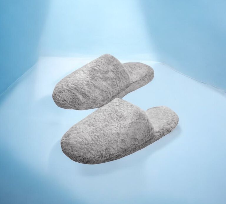 🛋 Furry Slippers