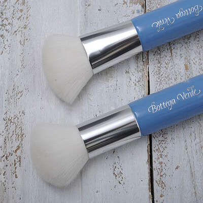 Powder and blusher brush