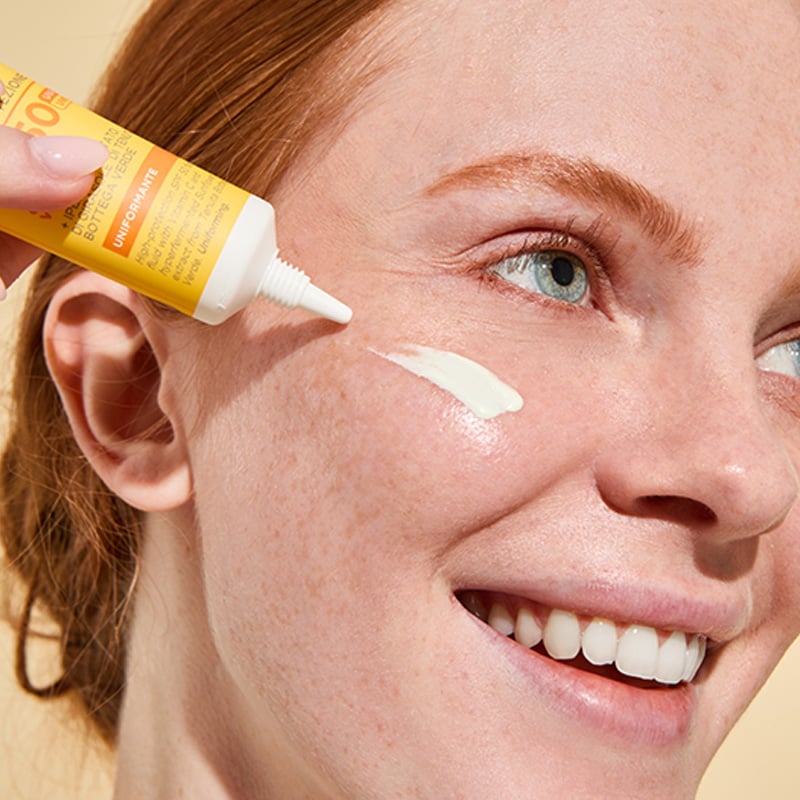 Fluido viso alta protezione SPF 50 - con Vitamina C e iperfermentato di Girasole di Tenuta Bottega Verde. Uniformante - tutti i tipi di pelle