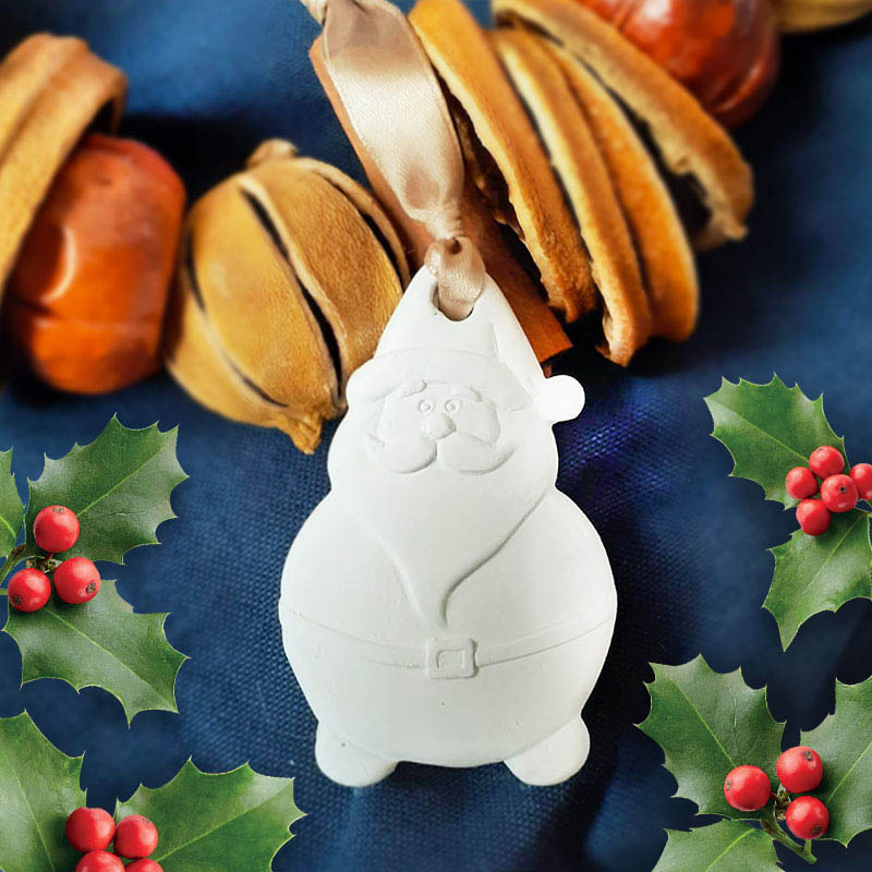Snowman-shaped plaster decoration