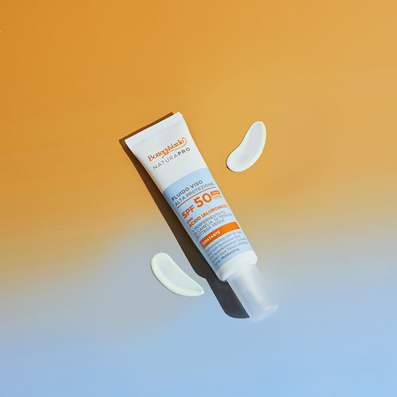 High-protection SPF 50 face fluid - with Hyaluronic Acid and hyperfermented Camellia extract from Tenuta Bottega Verde. Moisturizing (25 ml) - all skin types