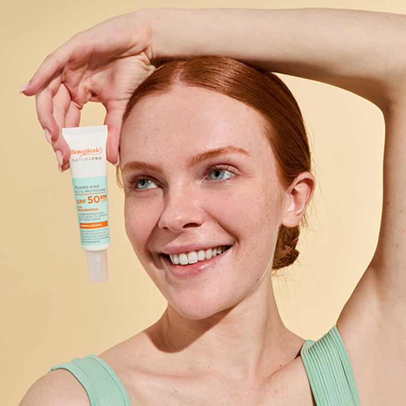 High-protection SPF 50 face fluid - with Niacinamide and hyperfermented Helichrysum extract from Tenuta Bottega Verde. Normalizing (25 ml) - combination and oily skin