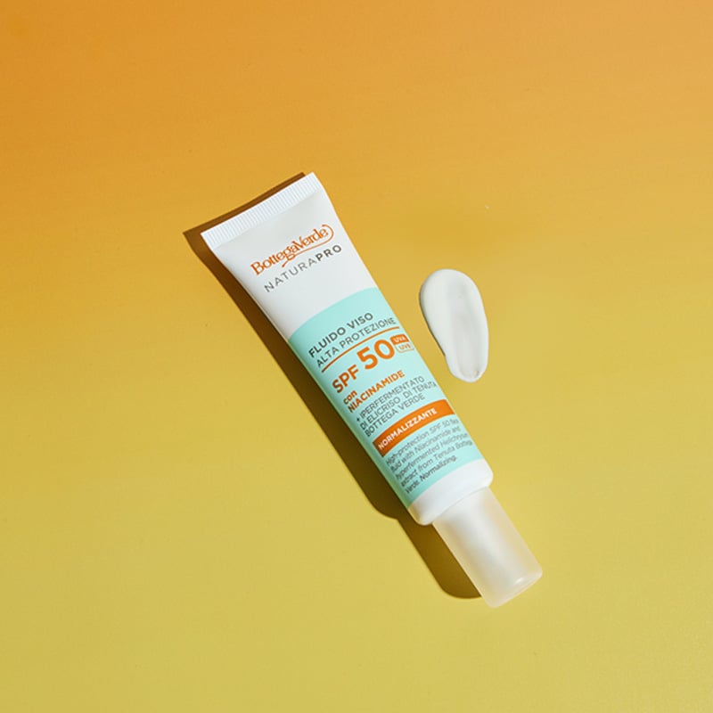 High-protection SPF 50 face fluid - with Niacinamide and hyperfermented Helichrysum extract from Tenuta Bottega Verde. Normalizing (25 ml) - combination and oily skin