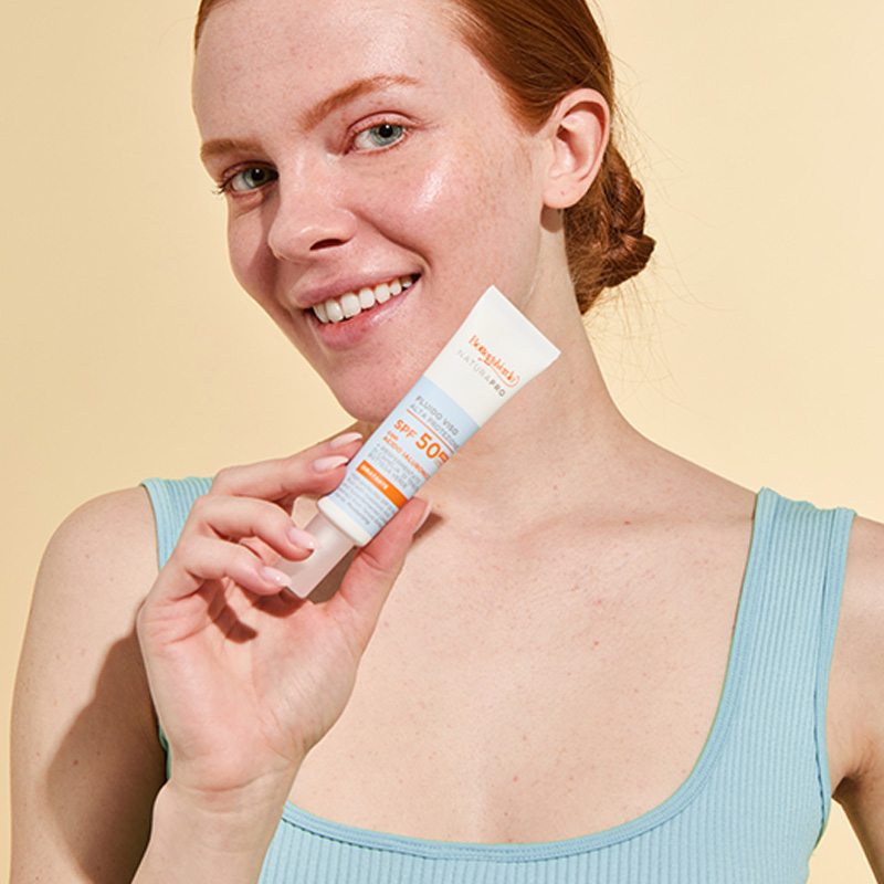 High-protection SPF 50 face fluid - with Hyaluronic Acid and hyperfermented Camellia extract from Tenuta Bottega Verde. Moisturizing (25 ml) - all skin types