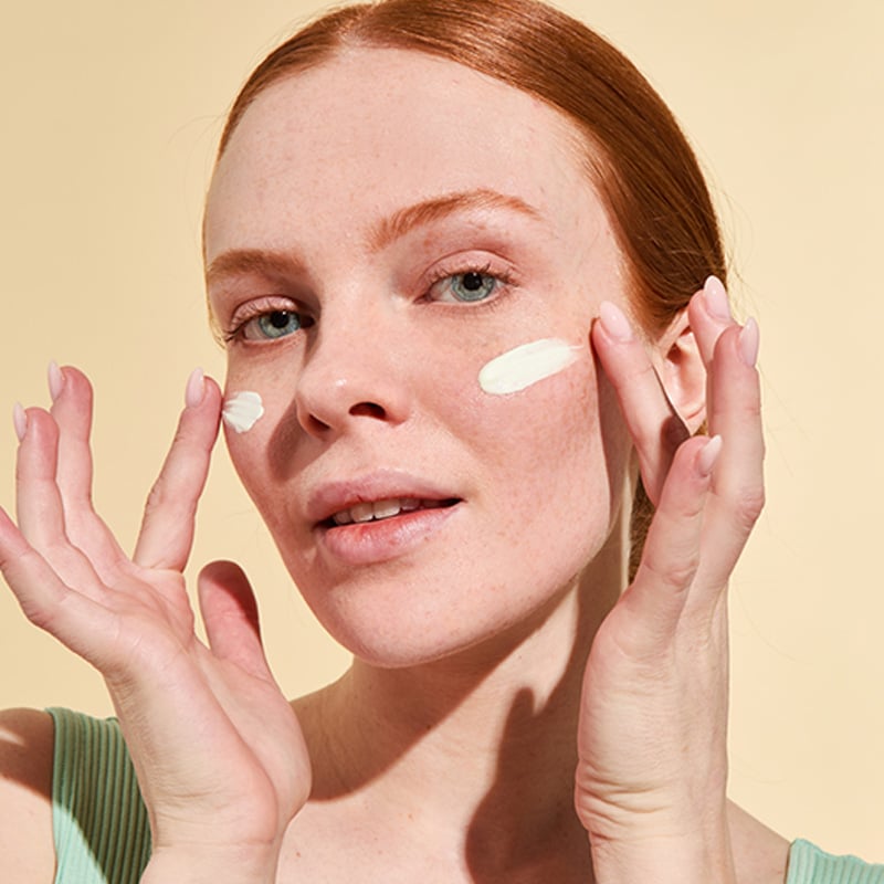 High-protection SPF 50 face fluid - with Niacinamide and hyperfermented Helichrysum extract from Tenuta Bottega Verde. Normalizing (25 ml) - combination and oily skin
