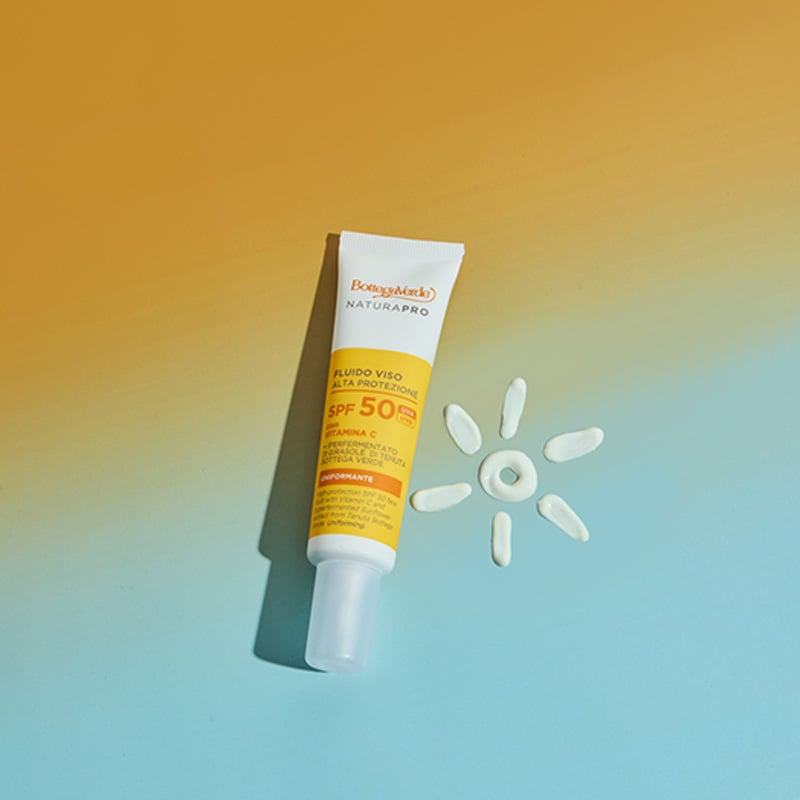 Fluido viso alta protezione SPF 50 - con Vitamina C e iperfermentato di Girasole di Tenuta Bottega Verde. Uniformante - tutti i tipi di pelle